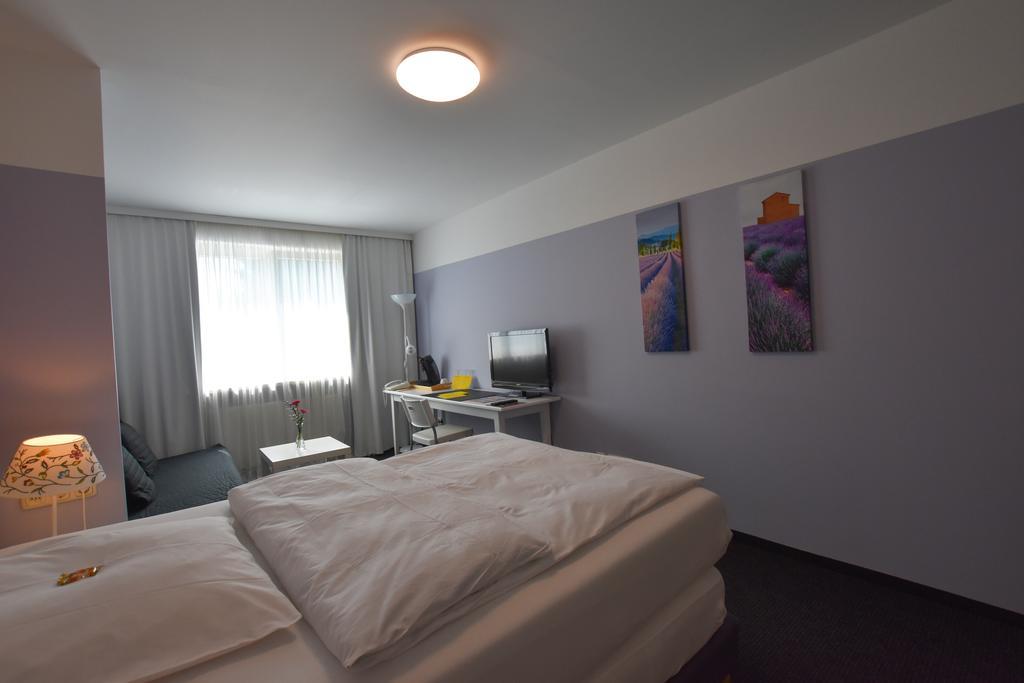Hotel U. + Apartments มึลไฮม์ อันแดร์ รัวร์ ภายนอก รูปภาพ