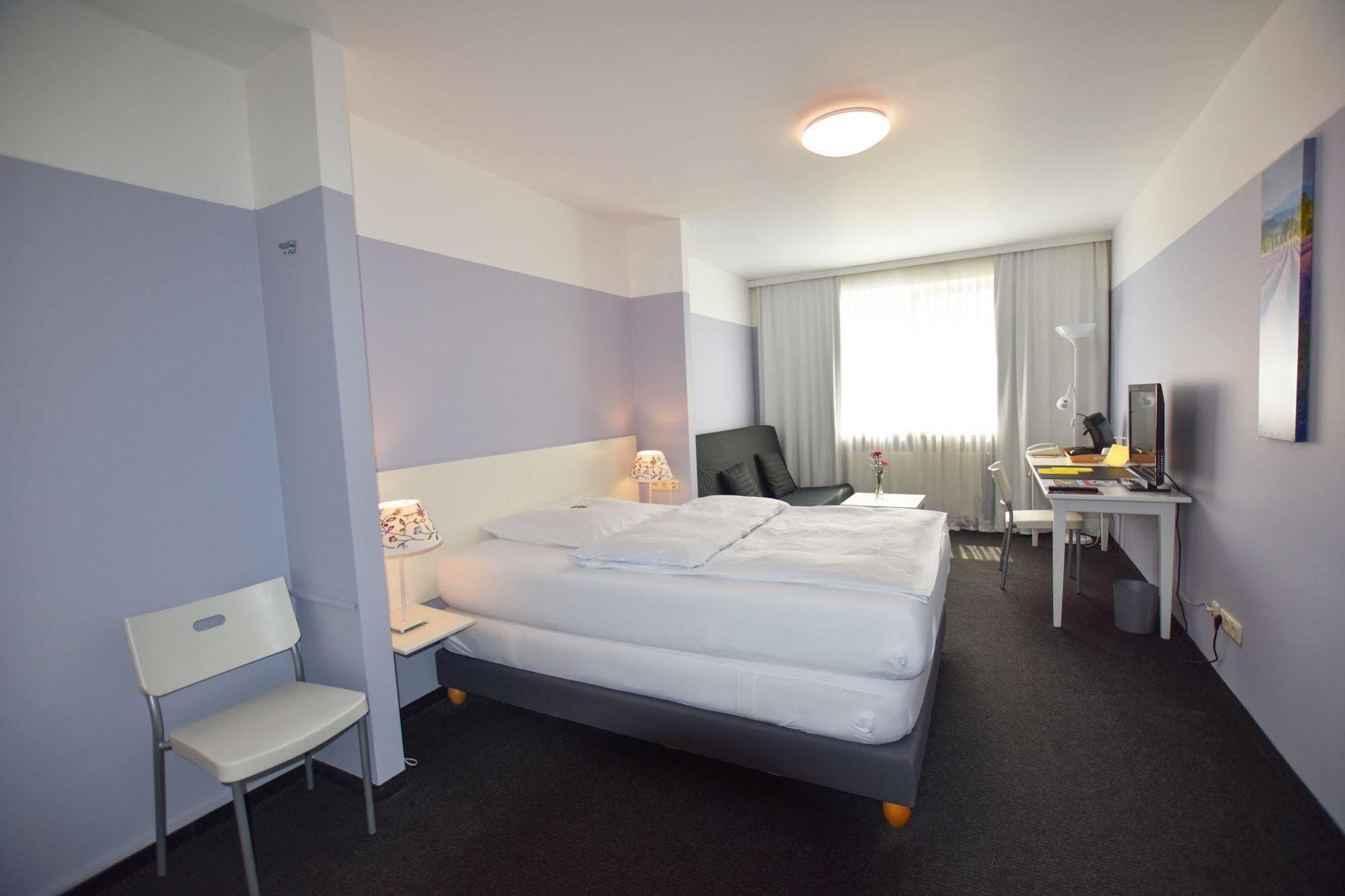Hotel U. + Apartments มึลไฮม์ อันแดร์ รัวร์ ภายนอก รูปภาพ