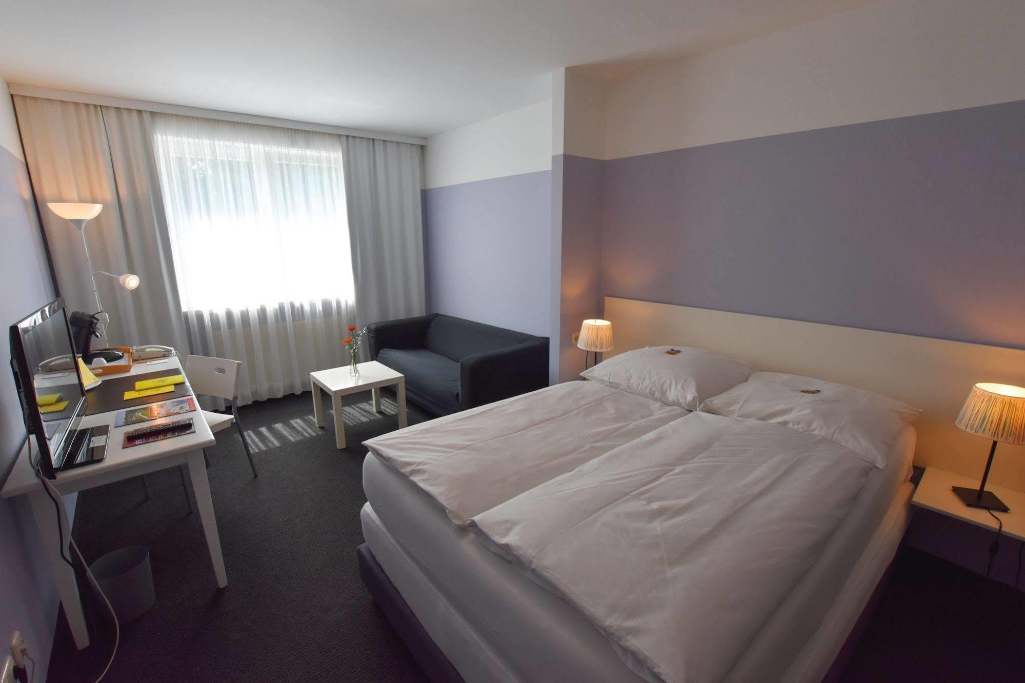 Hotel U. + Apartments มึลไฮม์ อันแดร์ รัวร์ ภายนอก รูปภาพ